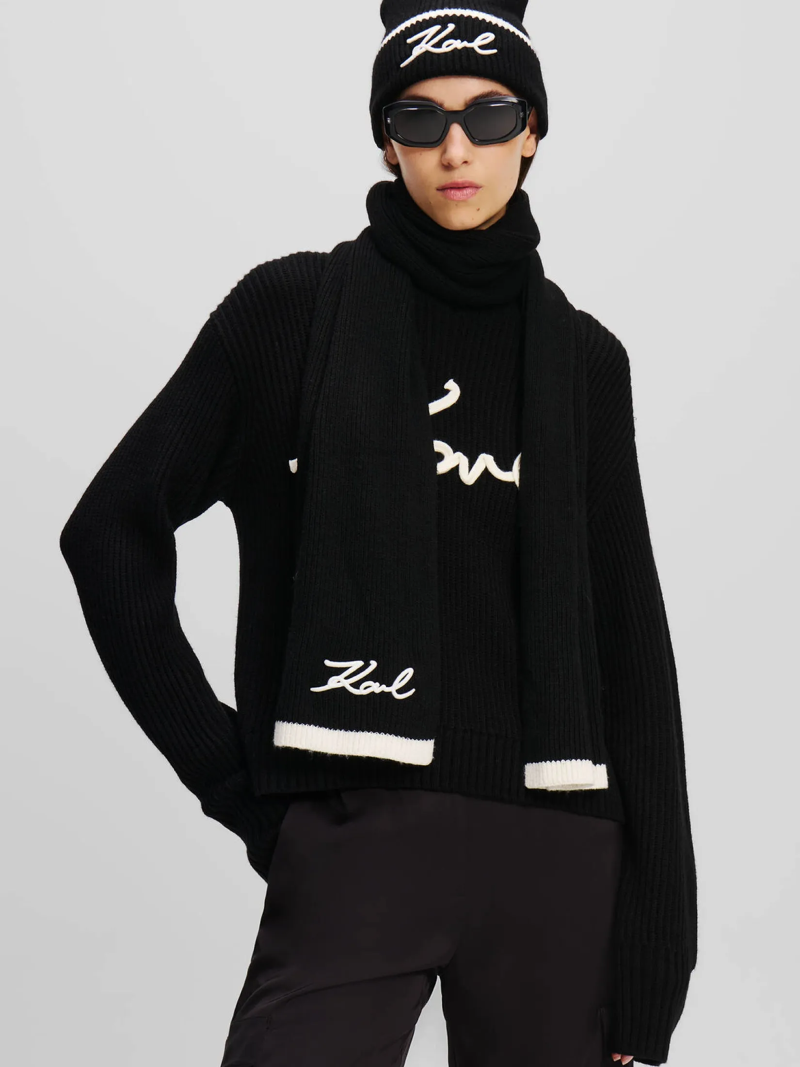 K/SIGNATURE KNIT SCARF